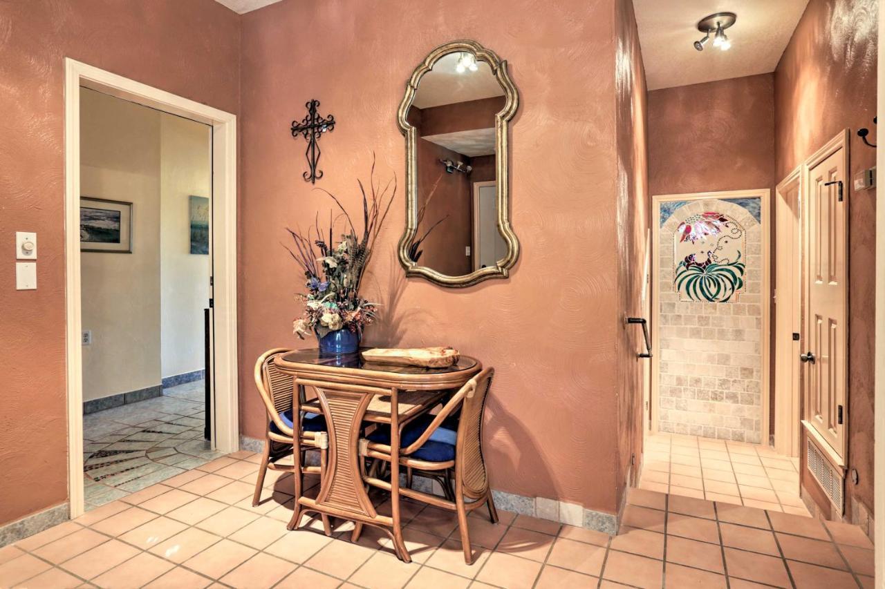 Exotic Home With Patio And Grill Walk To Canyon Lake! Exteriör bild