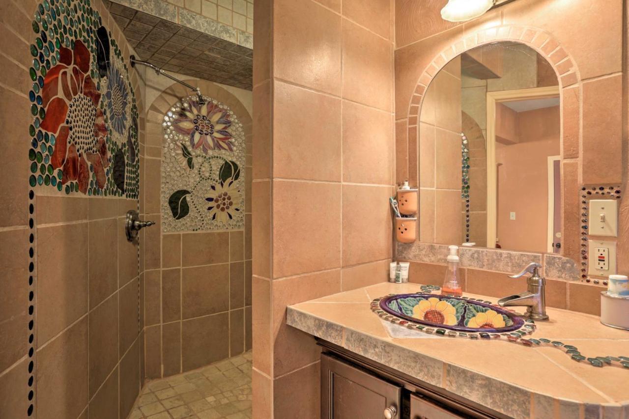 Exotic Home With Patio And Grill Walk To Canyon Lake! Exteriör bild